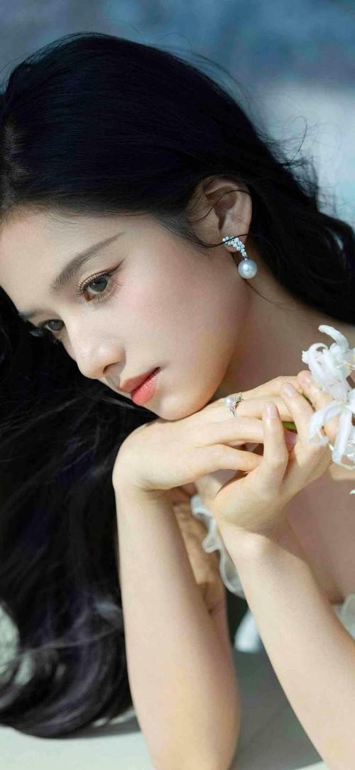 探讨肩膀僵硬酸痛，办公室放松动作教学的详细介绍